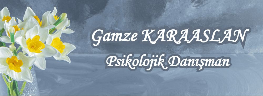 Beyaz Nergis Çiçekli Lacivert Masa İsimliği – Model 45